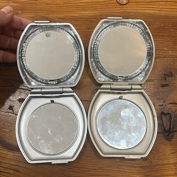 Idea village gold tone and silver tone compact mirrors - Picture 6 of 8